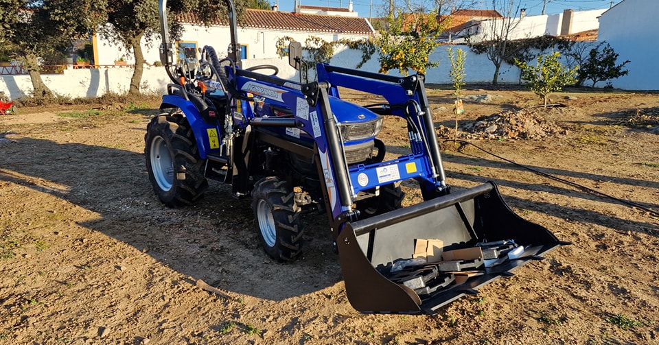 Tractores Farmtrac e Acessórios