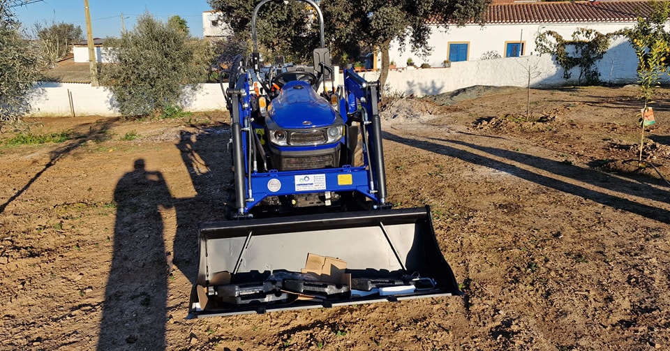 Tractores Farmtrac e Acessórios