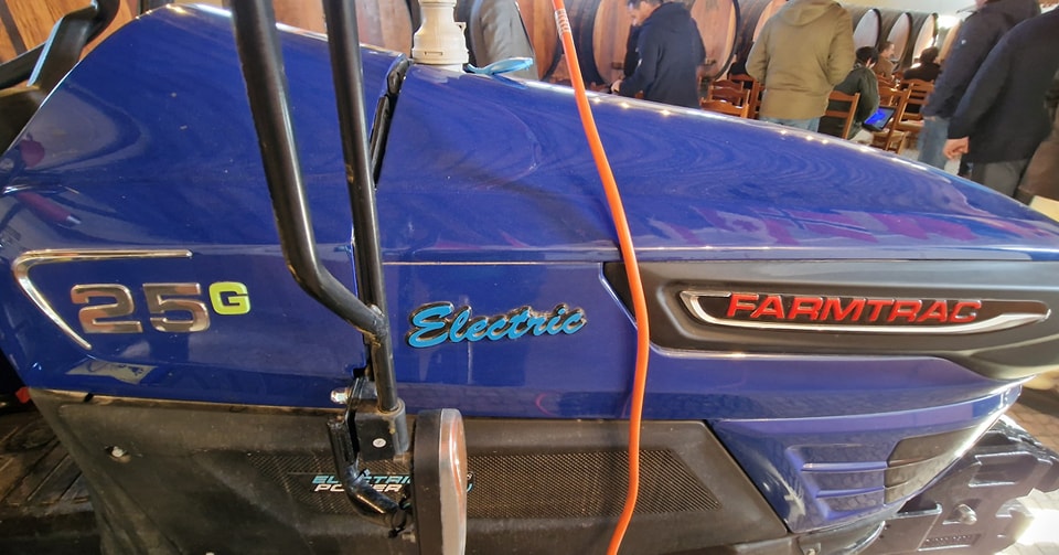 Agricultura Sustentável - Trator Eléctrico Farmtrac