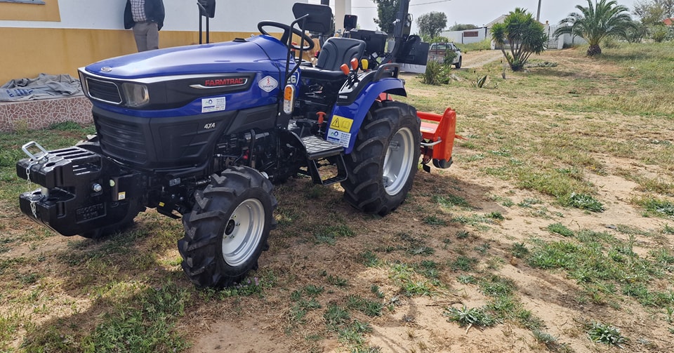 Entrega de Farmtrac FT26 e de Fresa Joper