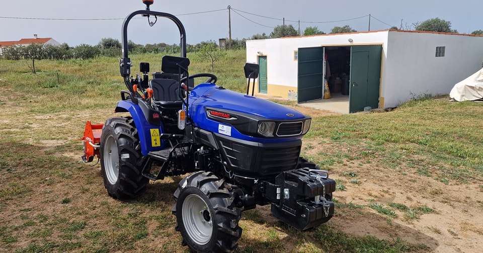 Entrega de Farmtrac FT26 e de Fresa Joper