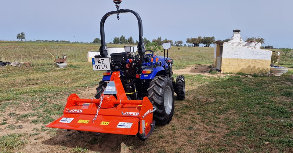 Entrega de Farmtrac FT26 e de Fresa Joper