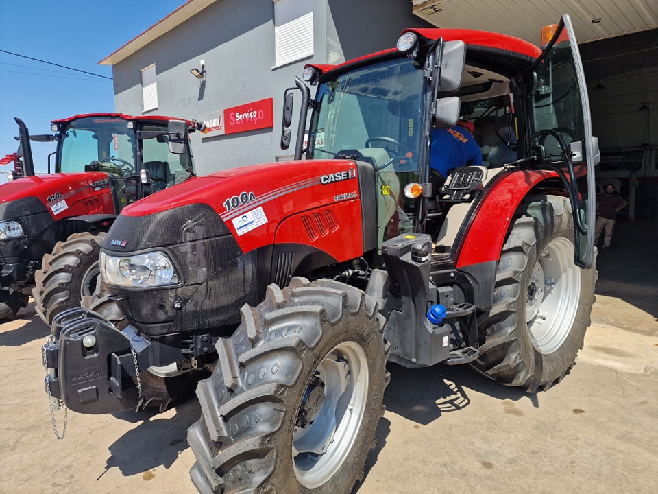 Case IH Farmall 100A