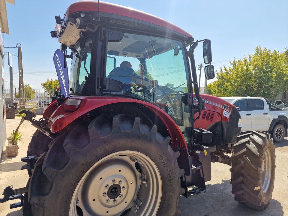 Case IH Farmall 100A