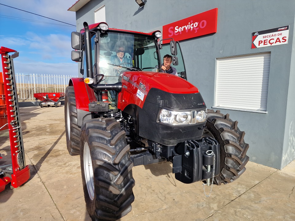 Entrega de Case IH Farmall 100A