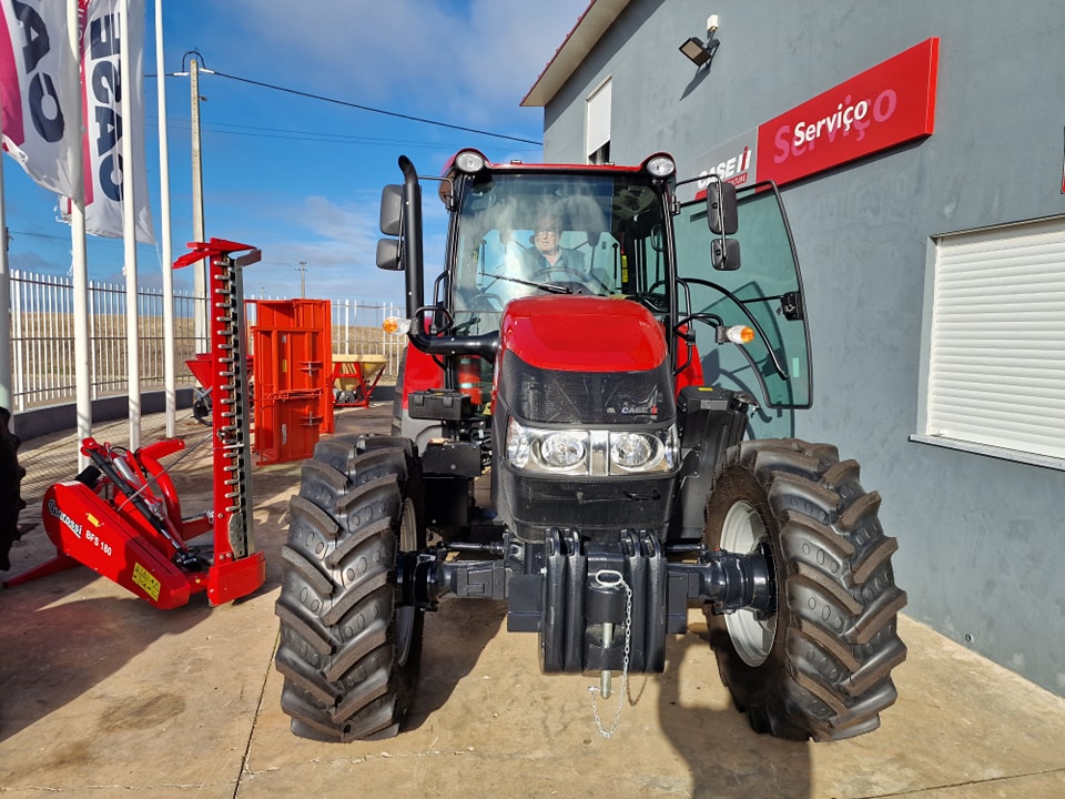 Entrega de Case IH Farmall 100A